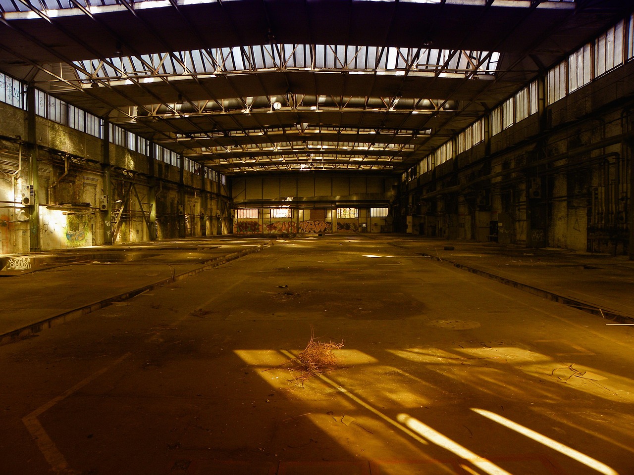 industrial-hall-295812_1280
